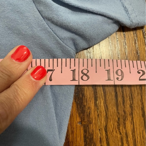 Disney World Epcot World Tour 1982 Blue Short Sleeve Tee Size Small - Picture 4 of 7